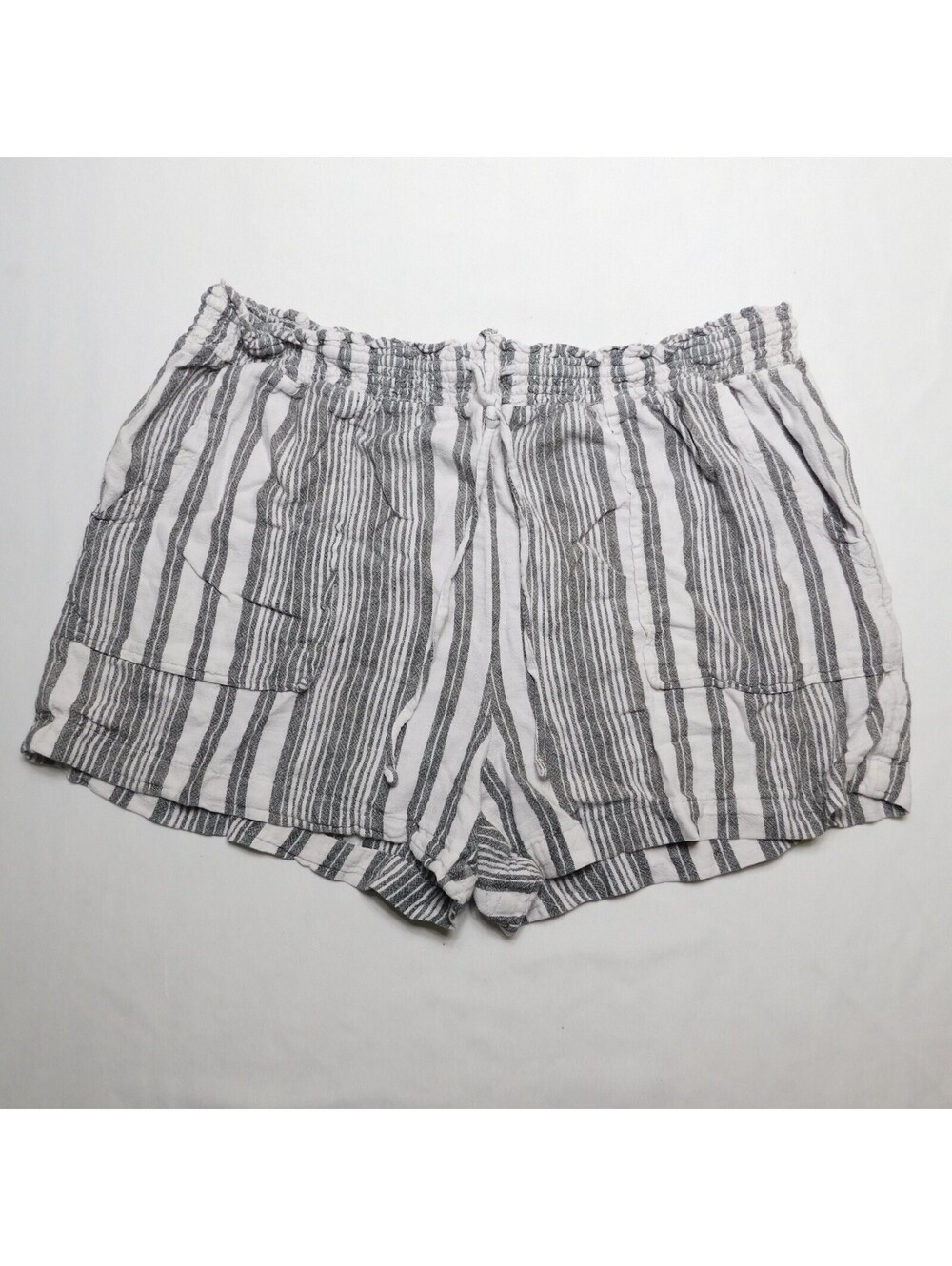 Time and Tru Linen Blend Striped Shorts Womens XL 16-18 Gray White Elastic Waist